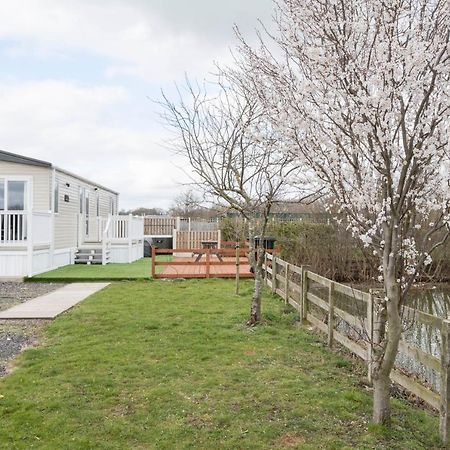 Hallcroft Fishery And Holiday Park 雷特福德 外观 照片