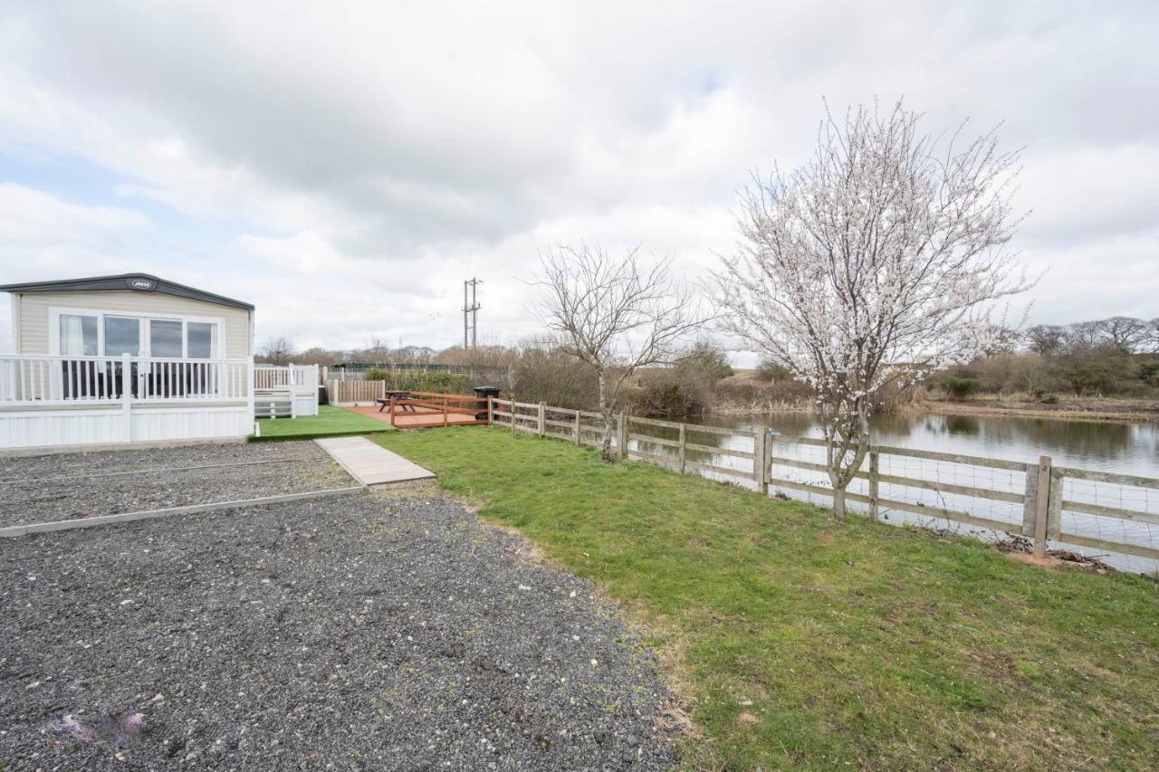 Hallcroft Fishery And Holiday Park 雷特福德 外观 照片